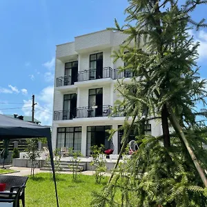 Flora Hotel